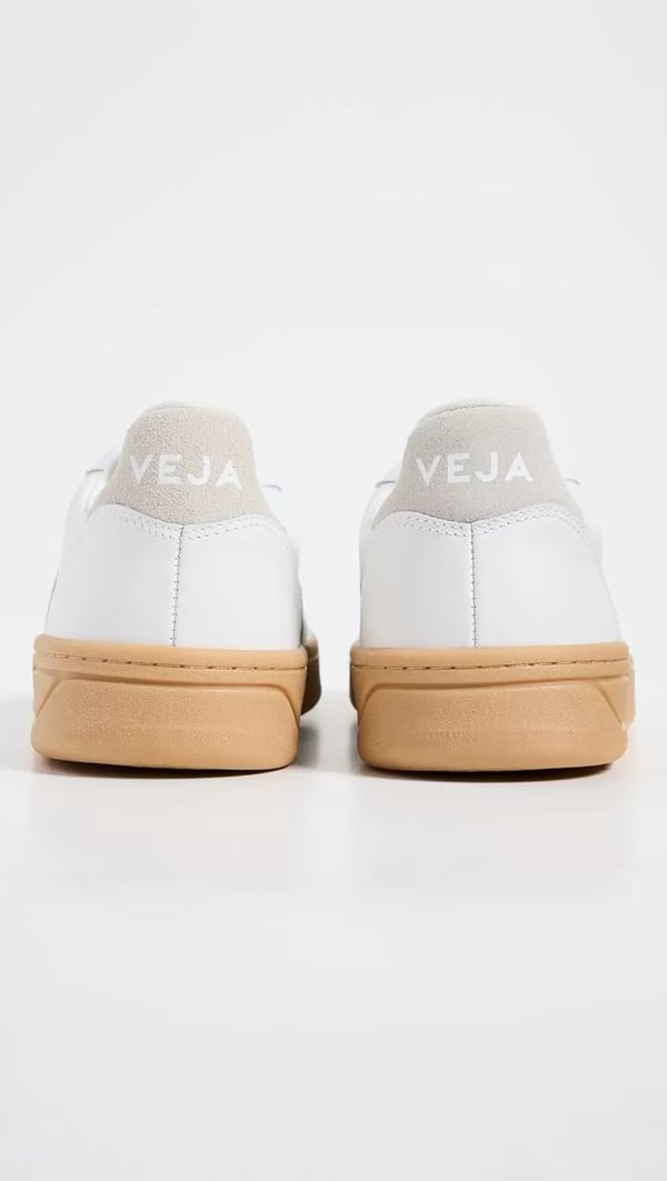 imageVeja Mens V10 SneakersExtra WhiteNatural