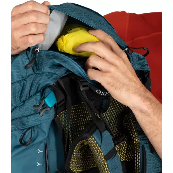 Osprey Atmos AG 65L Mens Backpacking Backpack Venturi Blue SMVenturi Blue