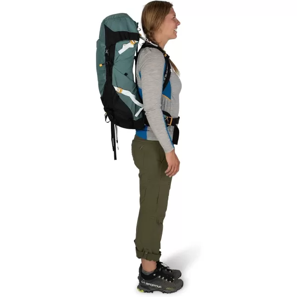 Osprey Sirrus 24L Womens Hiking Backpack Tunnel Vision GreyTunnel Vision Grey