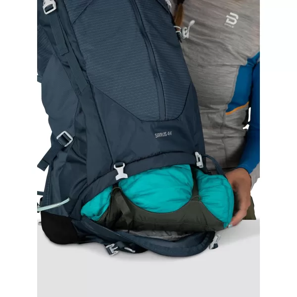 Osprey Sirrus 24L Womens Hiking Backpack Tunnel Vision GreyTunnel Vision Grey