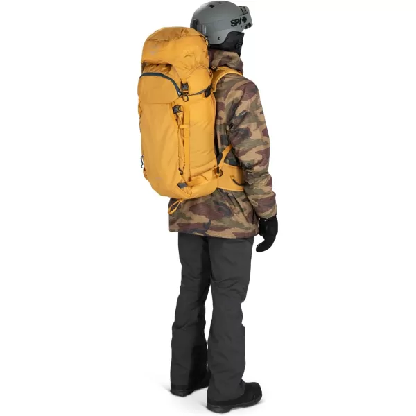 Osprey Soelden 42L Mens Ski and Snowboard Backpack BlackArtisan Yellow