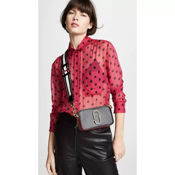 Marc Jacobs Womens The SnapshotBlackRed