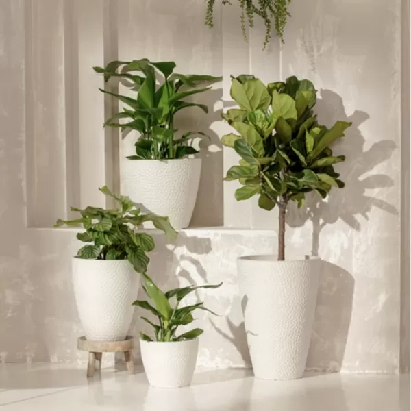 LA JOLIE MUSE 28in Tall Black Planters Set of 2,X Large Plastic Tall Round Planter for Indoor/Outdoor Plants,Large Tree Planters for Front Door,Patio and Deck