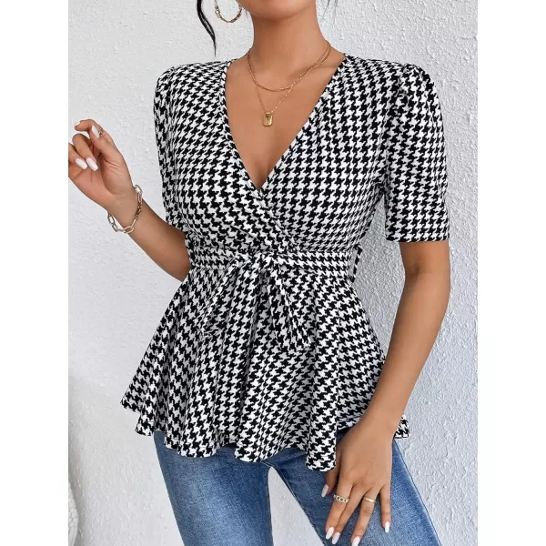 SweatyRocks Women's Houndstooth Print Short Puff Sleeve T Shirt Flared Hem V Neck Tops with Belted